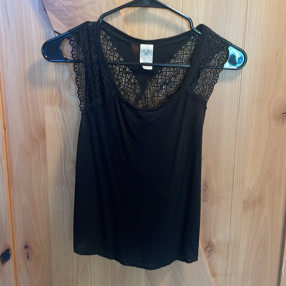 Crossed open back lace black top